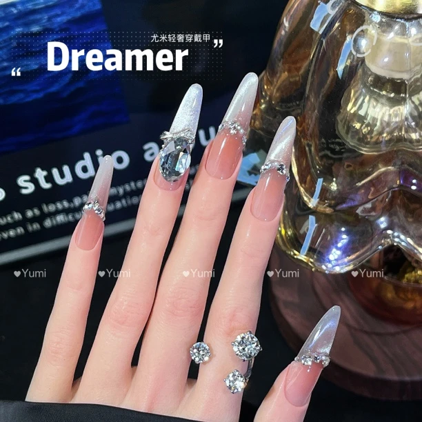 《白桃》显白新款冰透蜜桃粉渐变侧光猫眼小碎钻啵冰白桃指甲贴片