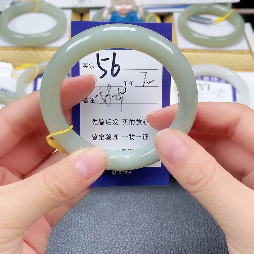 未镶嵌手镯和田玉万*