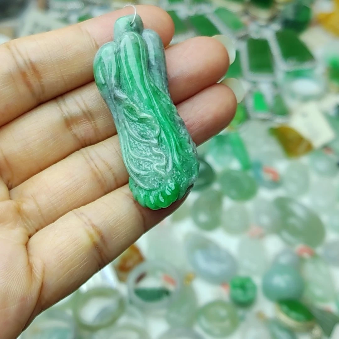 翡翠未镶嵌颈饰25