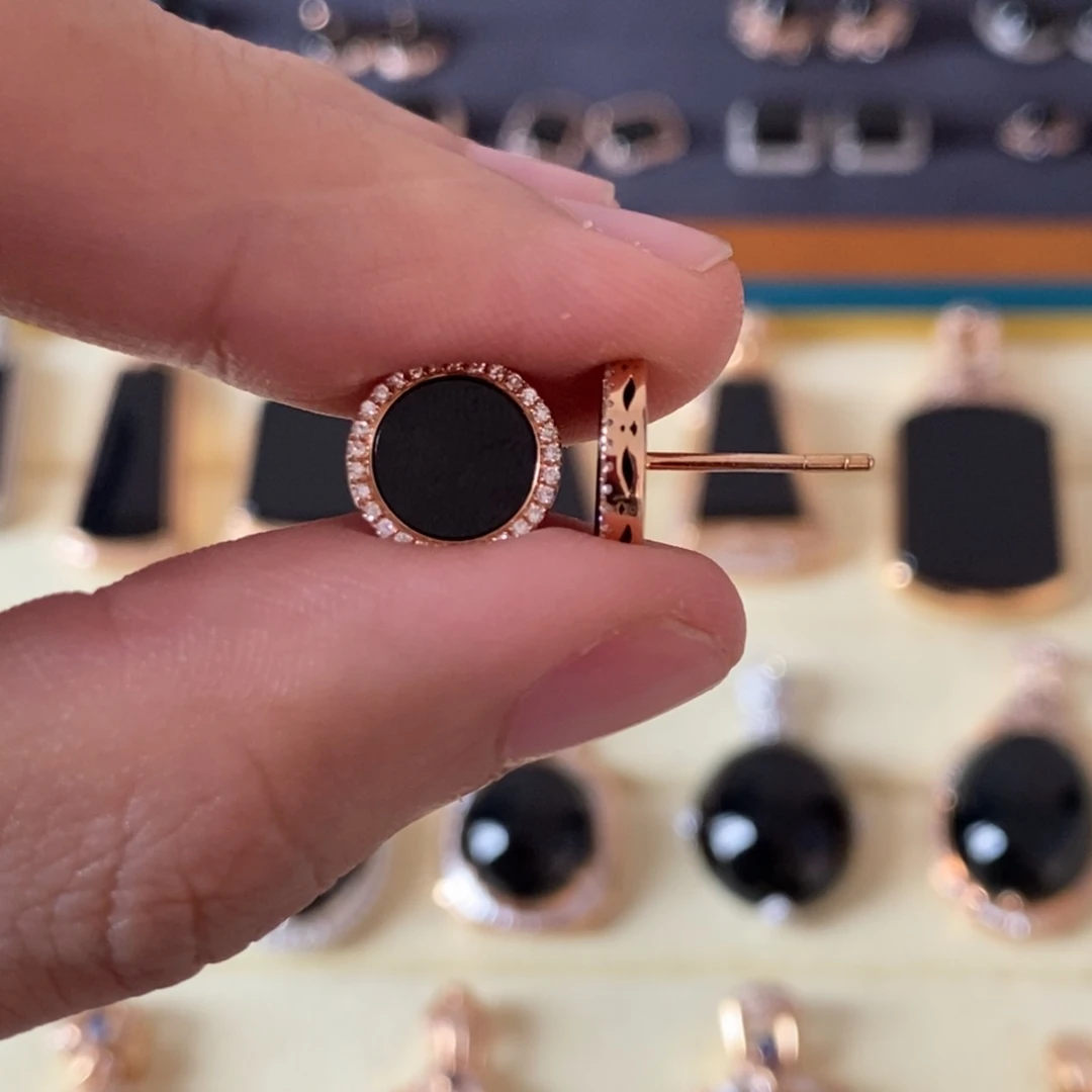 18K金镶嵌翡翠耳饰