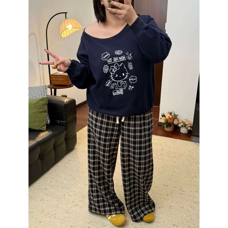 大阿娇 大码2025秋季新款可爱卡通Kitty印花宽松斜肩卫衣套头上衣