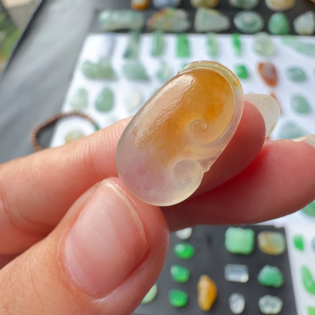 未镶嵌定制翡翠冰黄如意