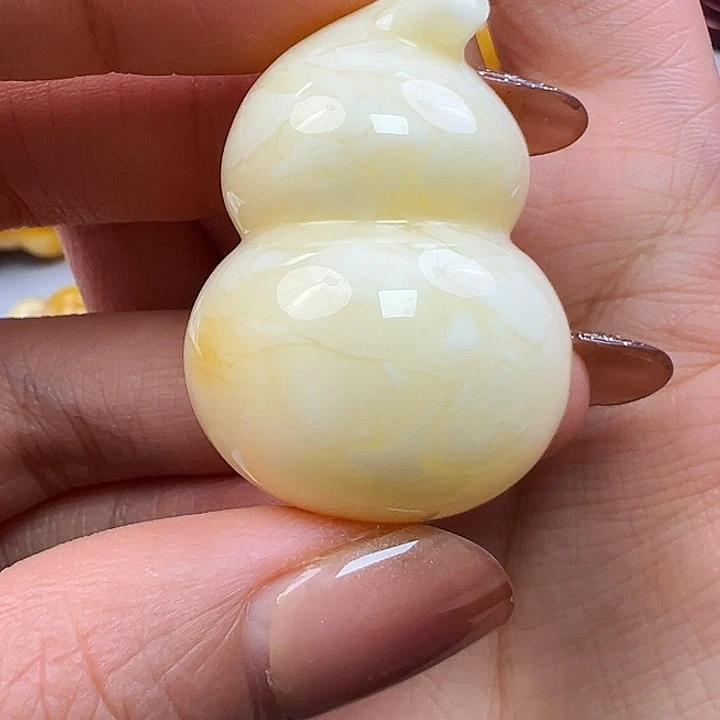 蜜蜡未镶嵌珠宝奇石