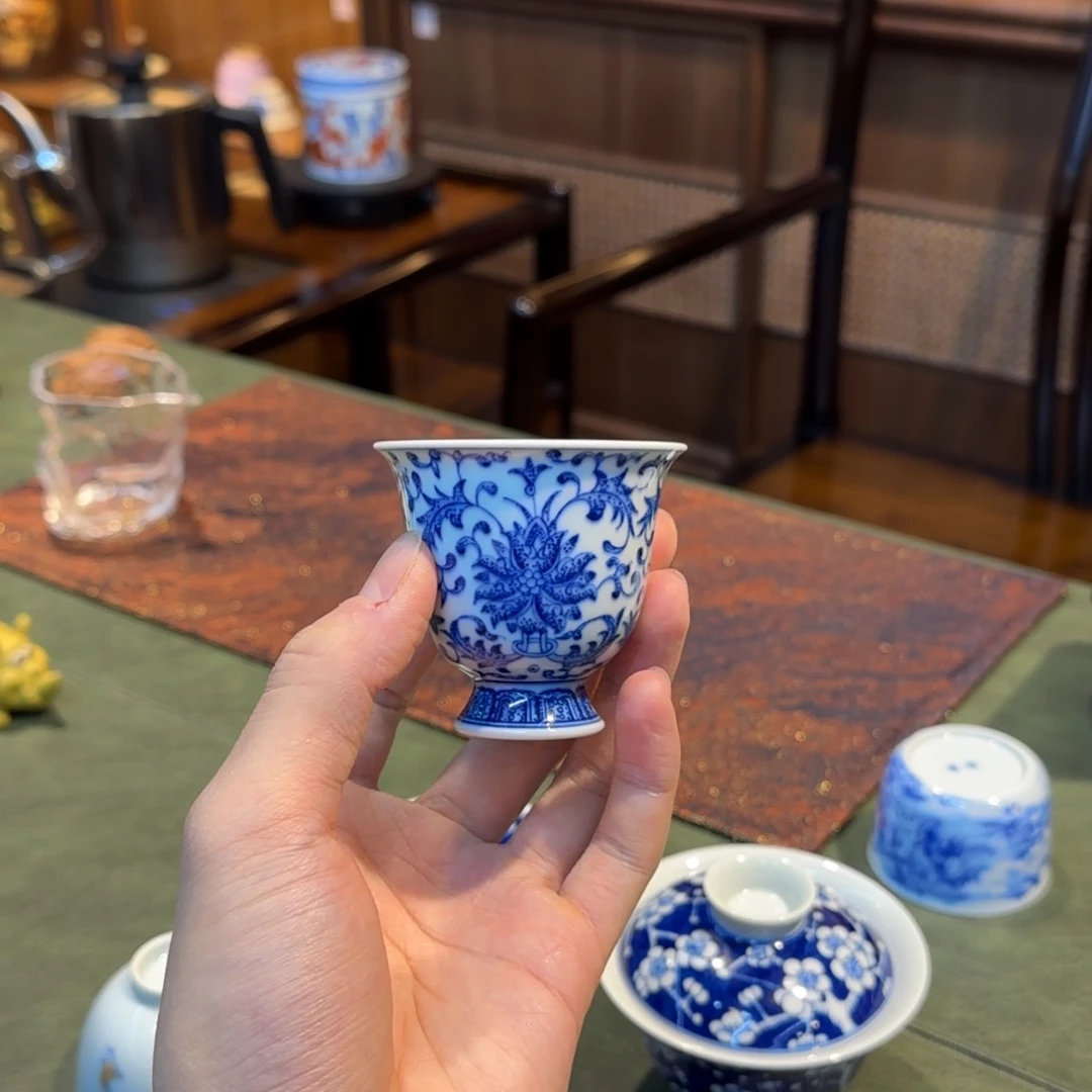 手绘青花缠枝莲高足杯足杯