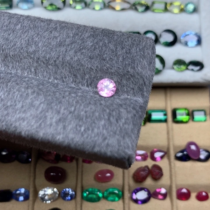 裸石未镶嵌尖晶石