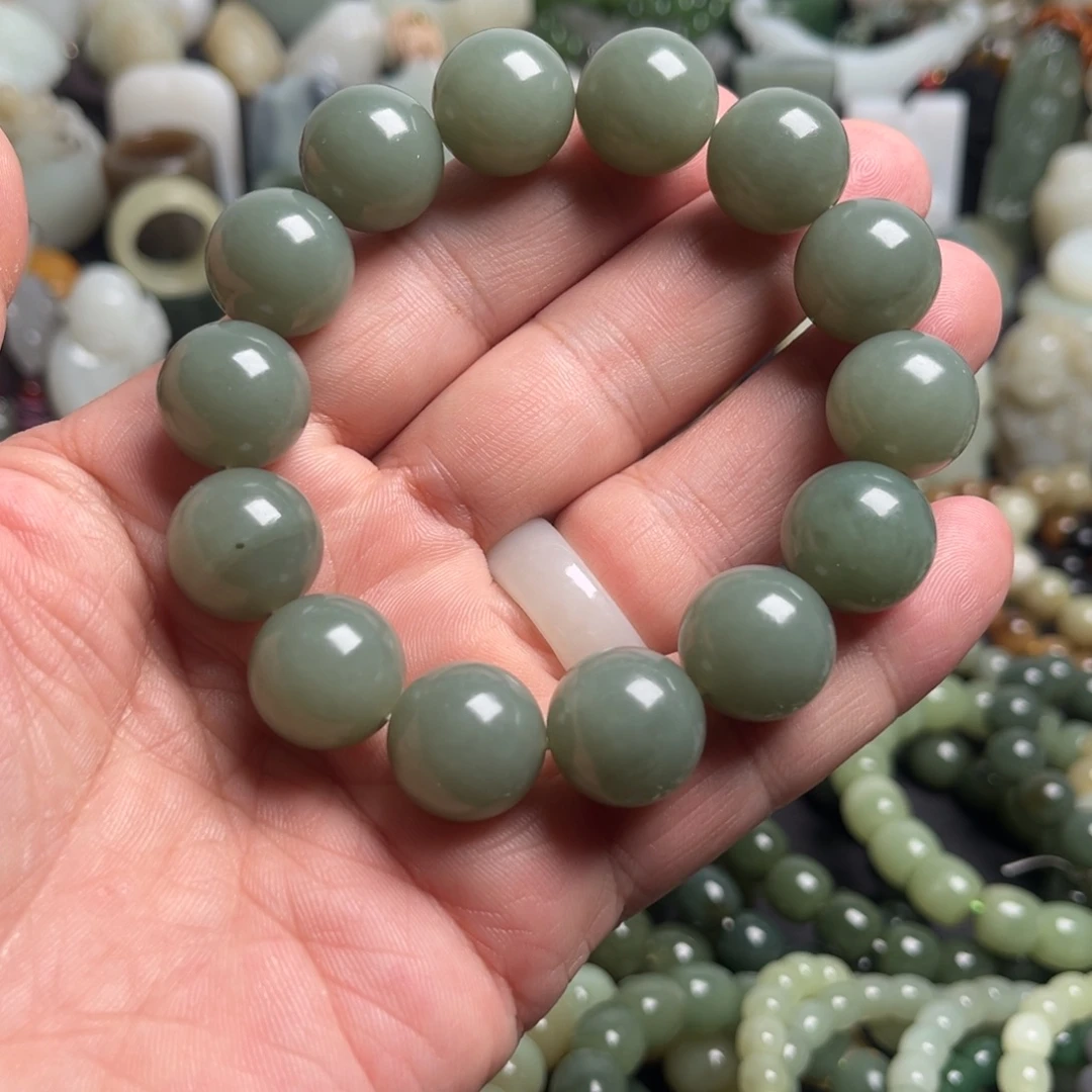 和田玉（青白玉）未镶嵌套链和田玉卡16手串