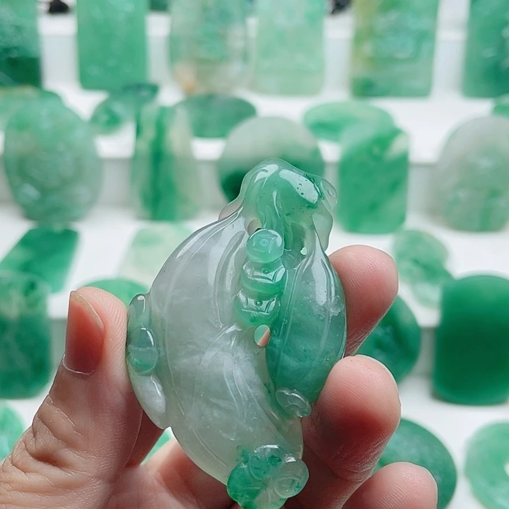 石英质玉吊坠未镶嵌