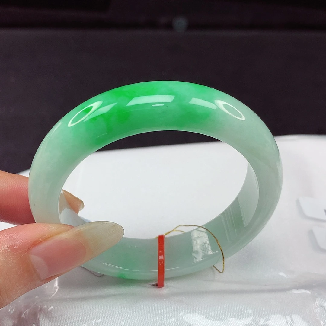 翡翠手镯未镶嵌53圈769