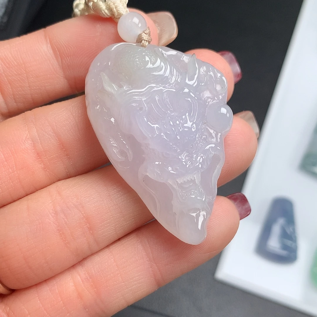 翡翠未镶嵌颈饰龙牌