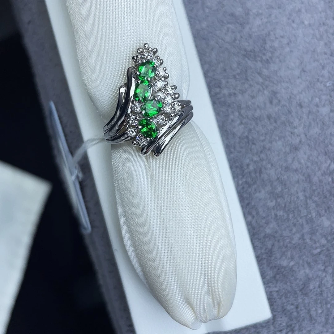 石榴石（沙弗莱）铂Pt850镶嵌戒指主石0.72Ct