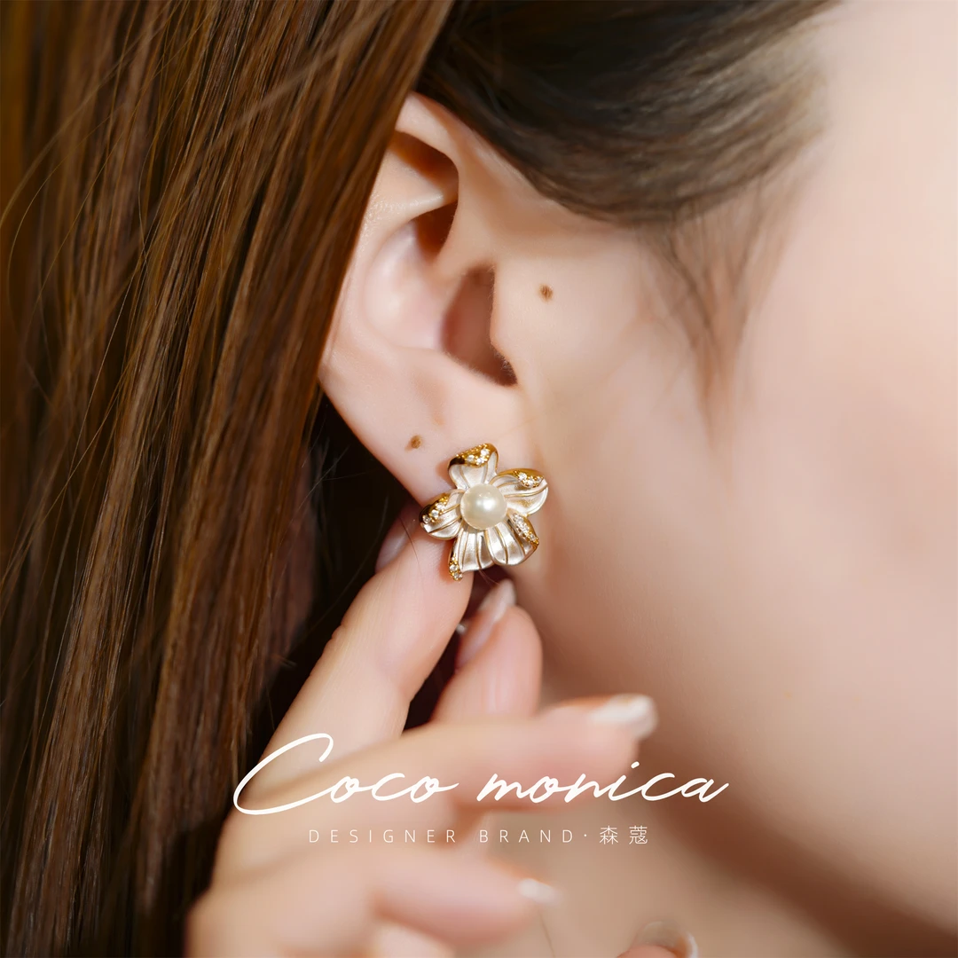 【小霞珠宝】时尚百搭精致优雅小巧素款设计感耳饰WA413