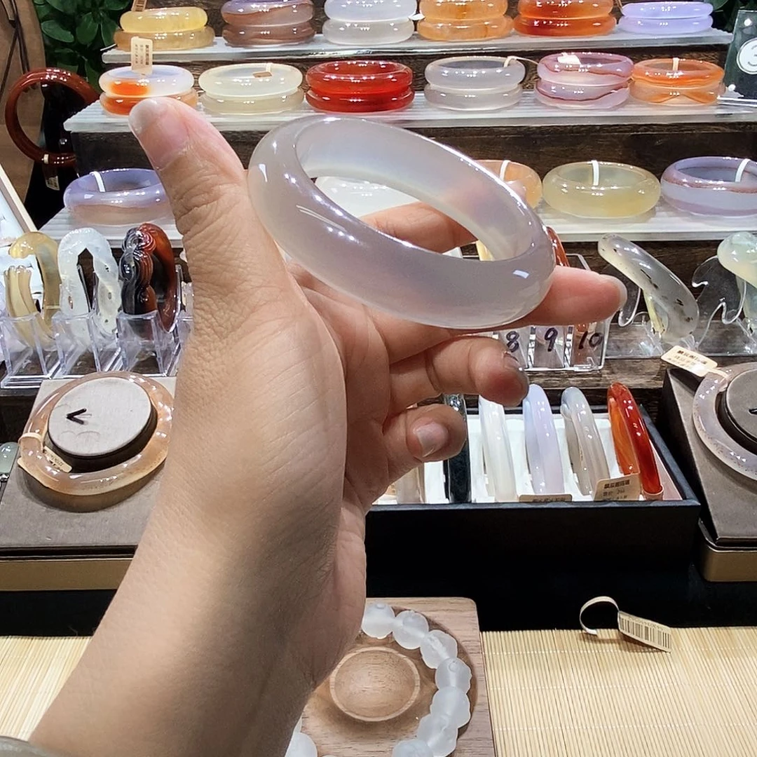 安***然玛瑙/玉髓手镯未镶嵌