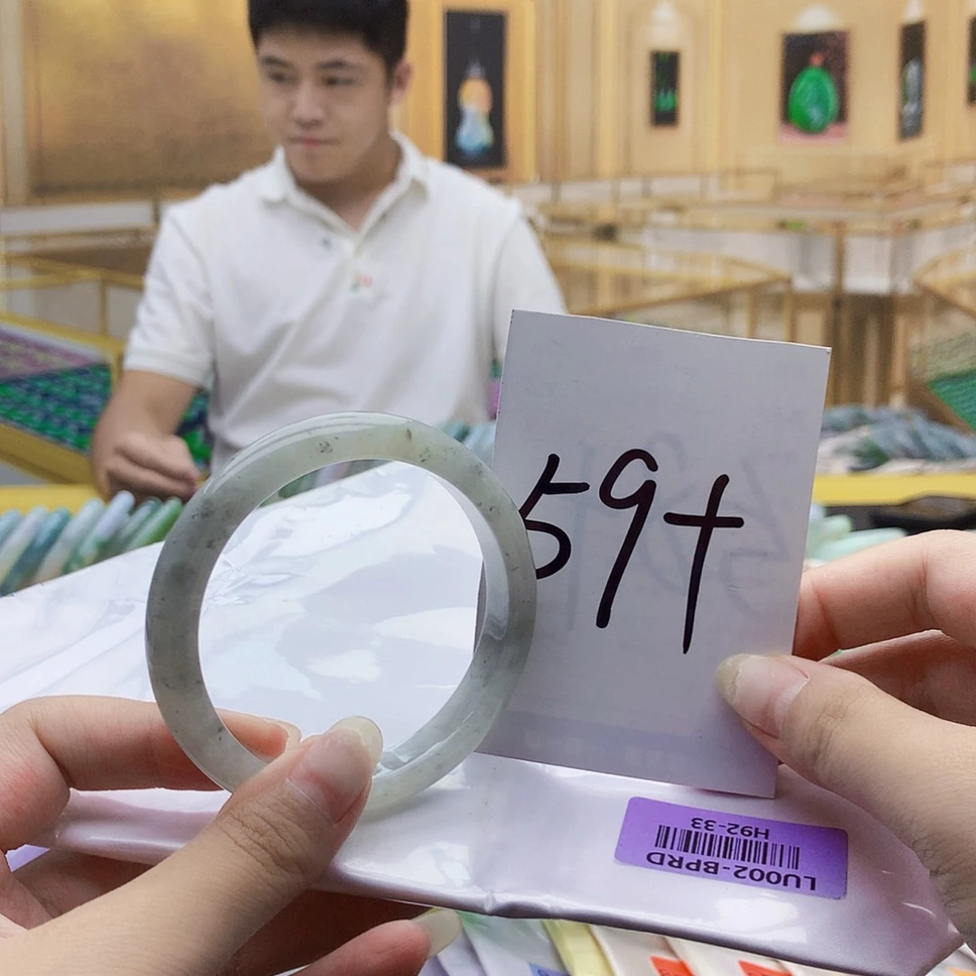 翡翠手镯未镶嵌000……