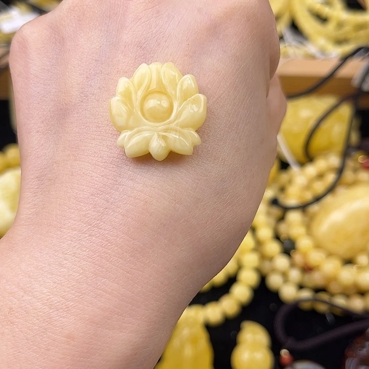 琥珀未镶嵌颈饰琥珀