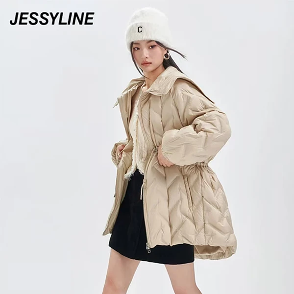 jessyline冬季新款女装 杰茜莱卡其色大翻领羽绒服 342108027