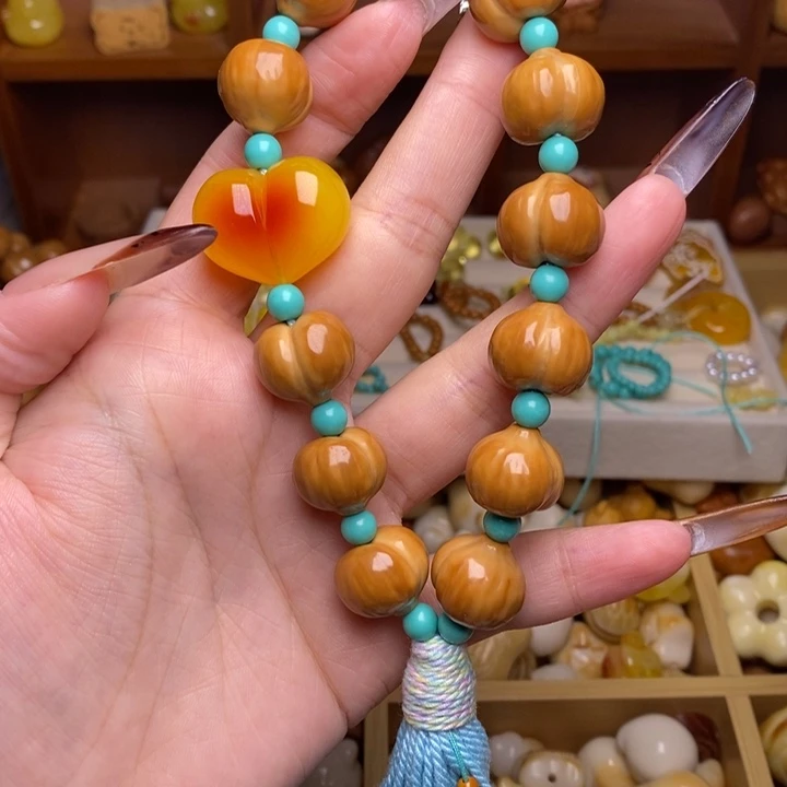 猴头核桃吊坠妙语连珠