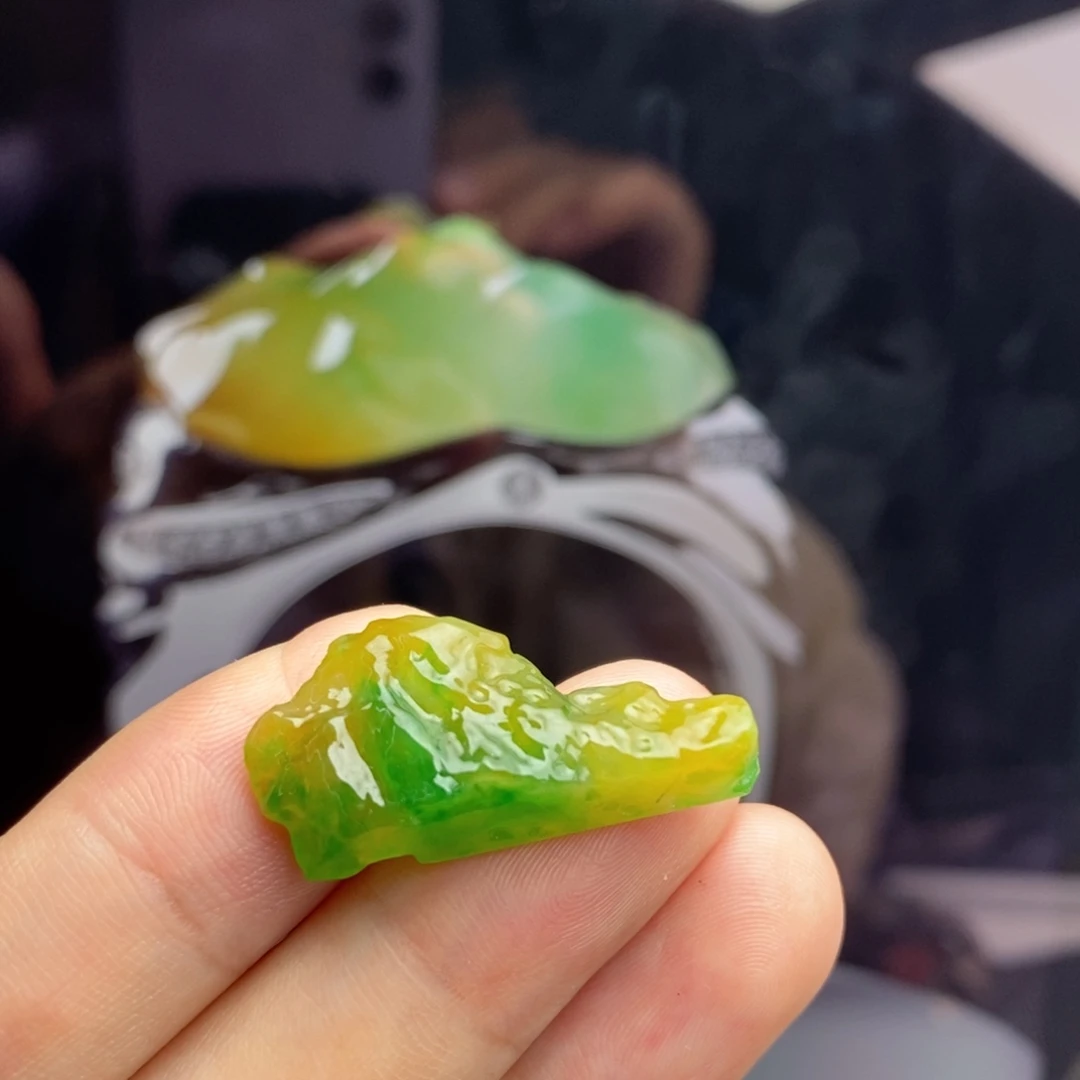 未镶嵌定制翡翠    独一份的黄加绿