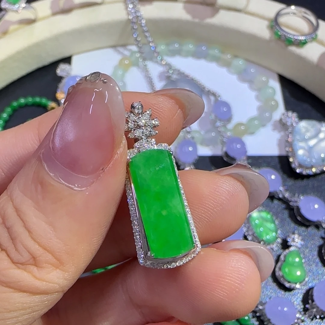 翡翠18K金镶嵌颈饰精品