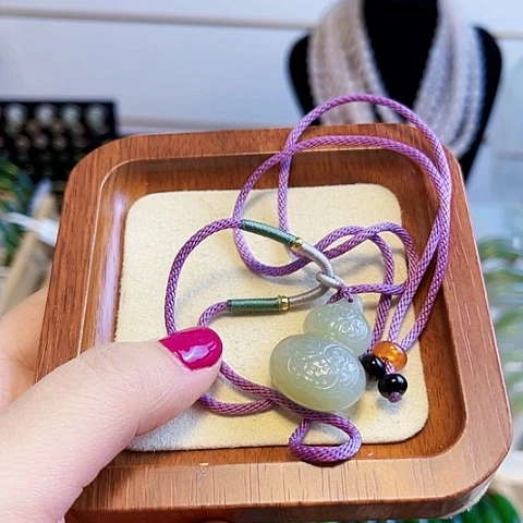 和田玉颈饰未镶嵌