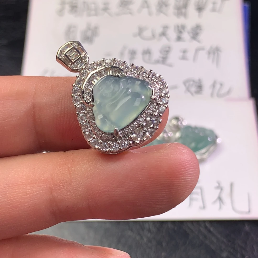 翡翠未镶嵌颈饰开盖佛公