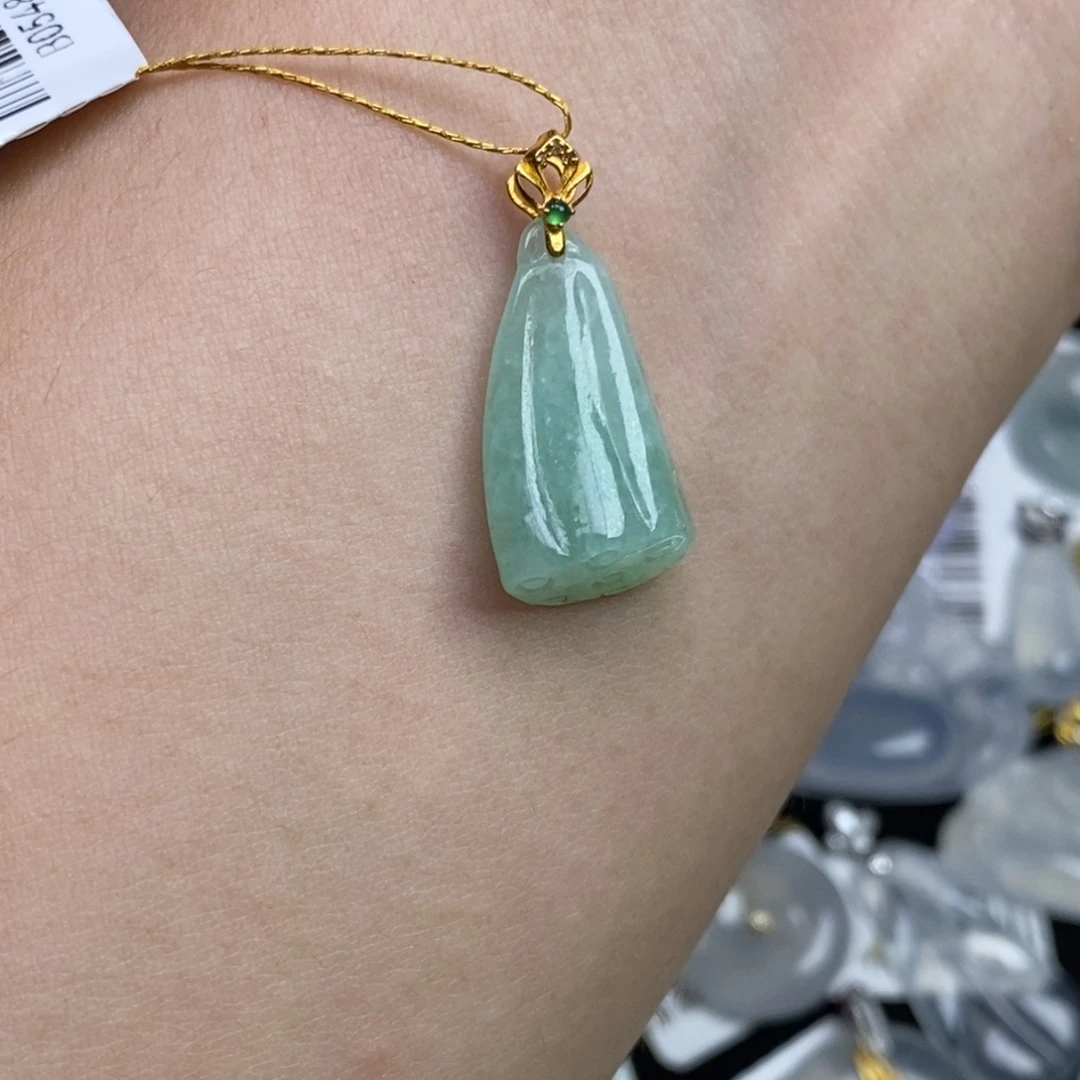 颈饰18K金镶嵌翡翠莲蓬