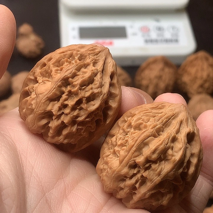 文玩核桃吊坠33三角野牛