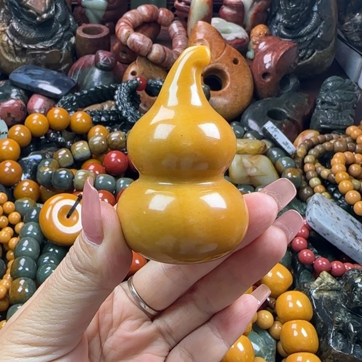 透闪石质玉未镶嵌珠宝奇石
