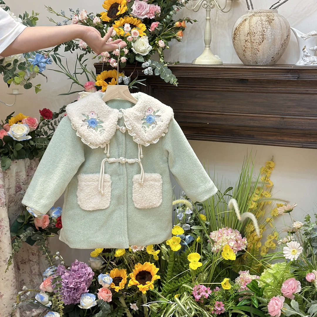 AMX-1077款女童娃娃领呢大衣