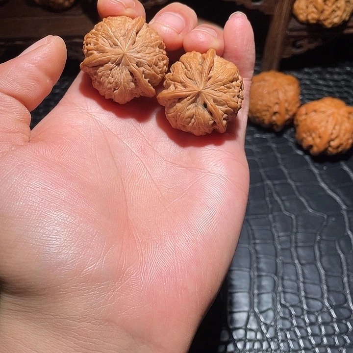 正***正文玩核桃吊坠三棱33