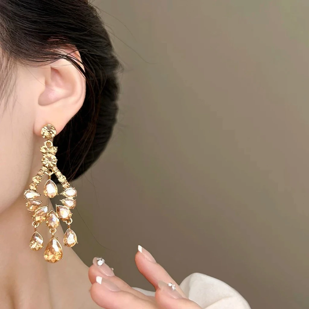 铜合金耳饰 法式轻奢香槟色镶钻耳环长款水滴耳钉高级感夸张流苏