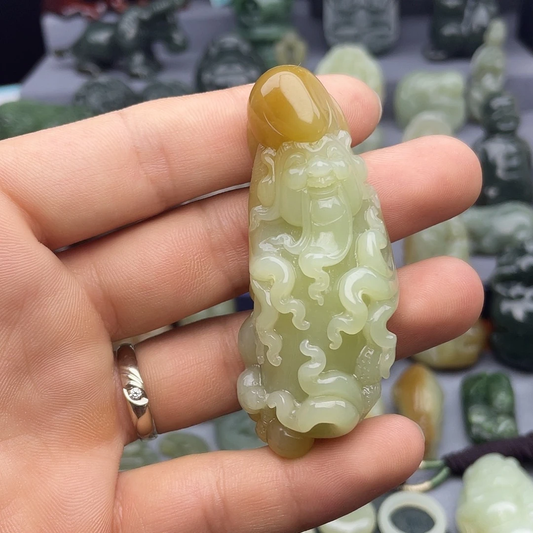 和田玉未镶嵌把件