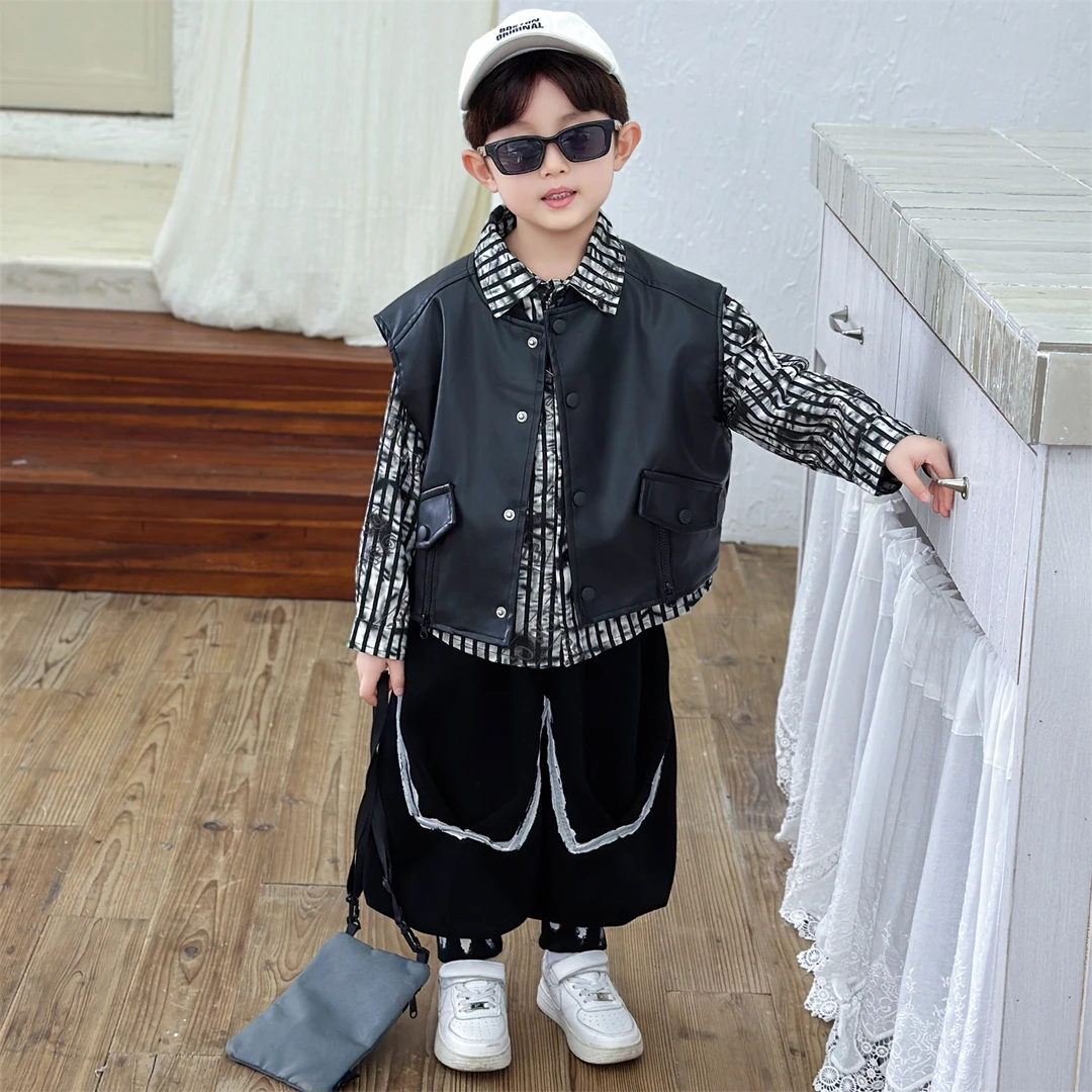 男宝皮衣马甲套装春秋季2025新款儿童炸街坎肩衬衫裤子痞帅三件套