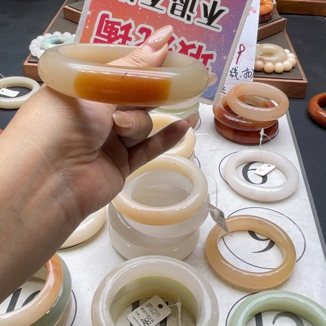 家***宝石英岩玉未镶嵌手镯