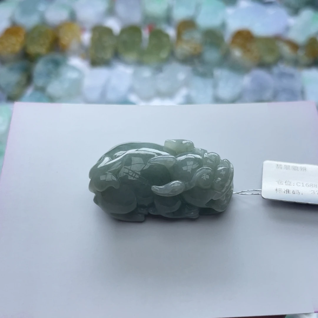 翡翠颈饰未镶嵌温**猫貔貅