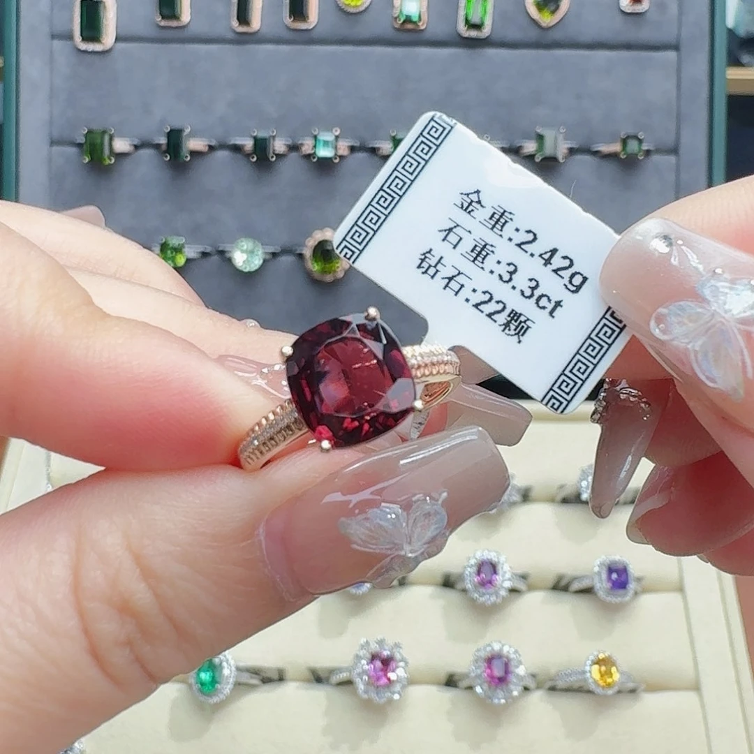 18K金镶嵌戒指碧玺3.3。