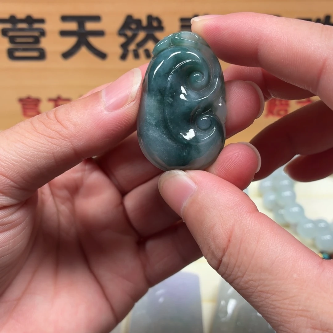 颈饰未镶嵌翡翠如意