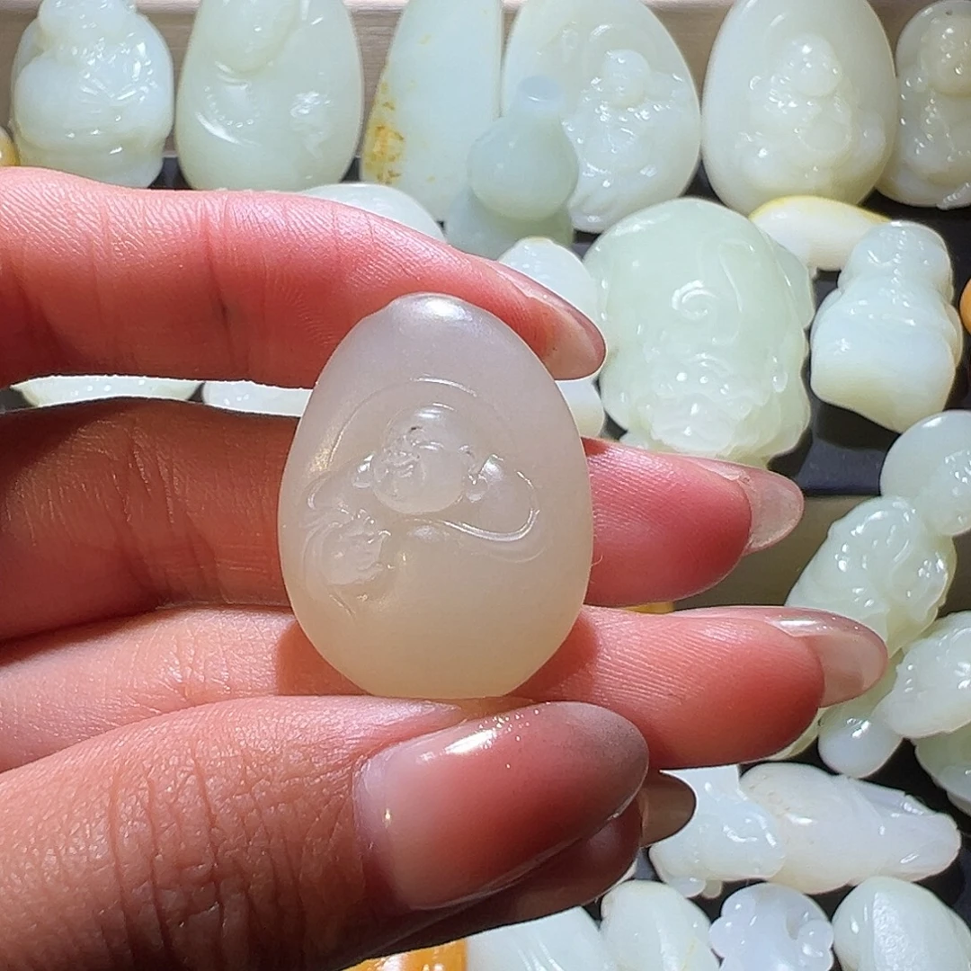 康***装和田玉未镶嵌颈饰