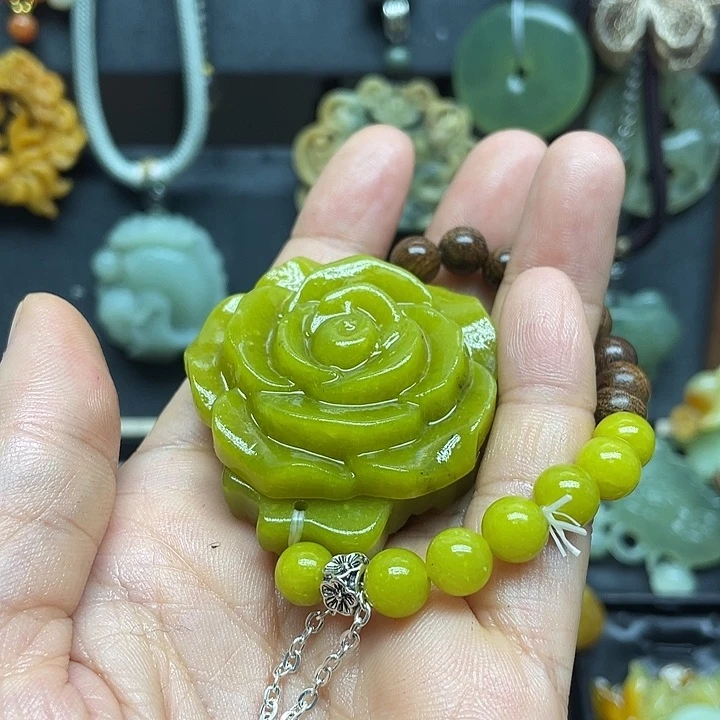 未镶嵌蛇纹石玉颈饰