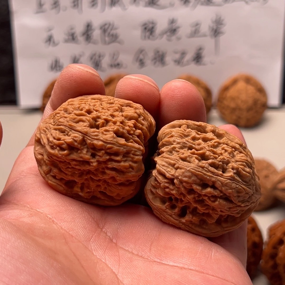 子***啦吊坠文玩核桃南疆38微色差浮黄