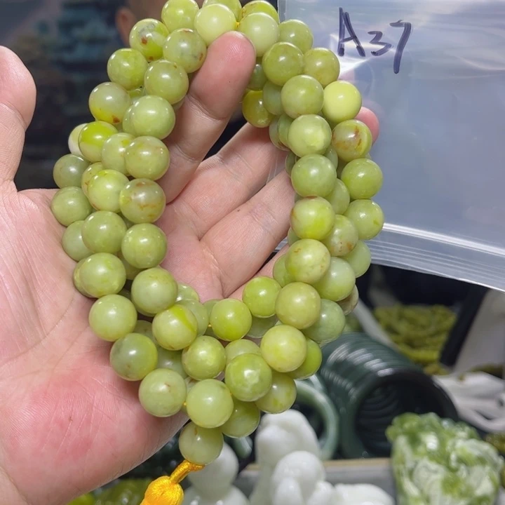 蛇纹石玉颈饰未镶嵌时****店