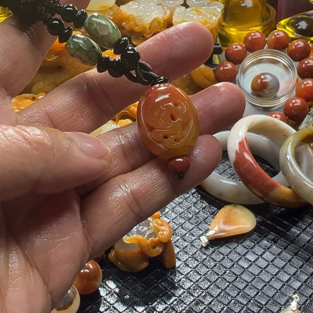 石英质玉未镶嵌颈饰