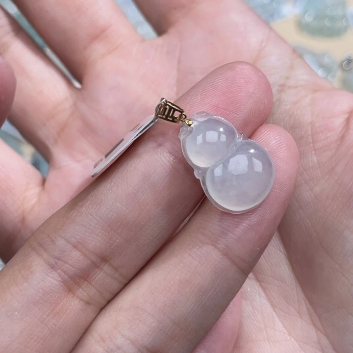 颈饰18K金镶嵌翡翠