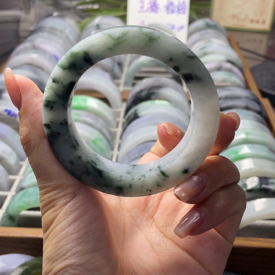 未镶嵌乌鸡翡翠手镯定制翡翠