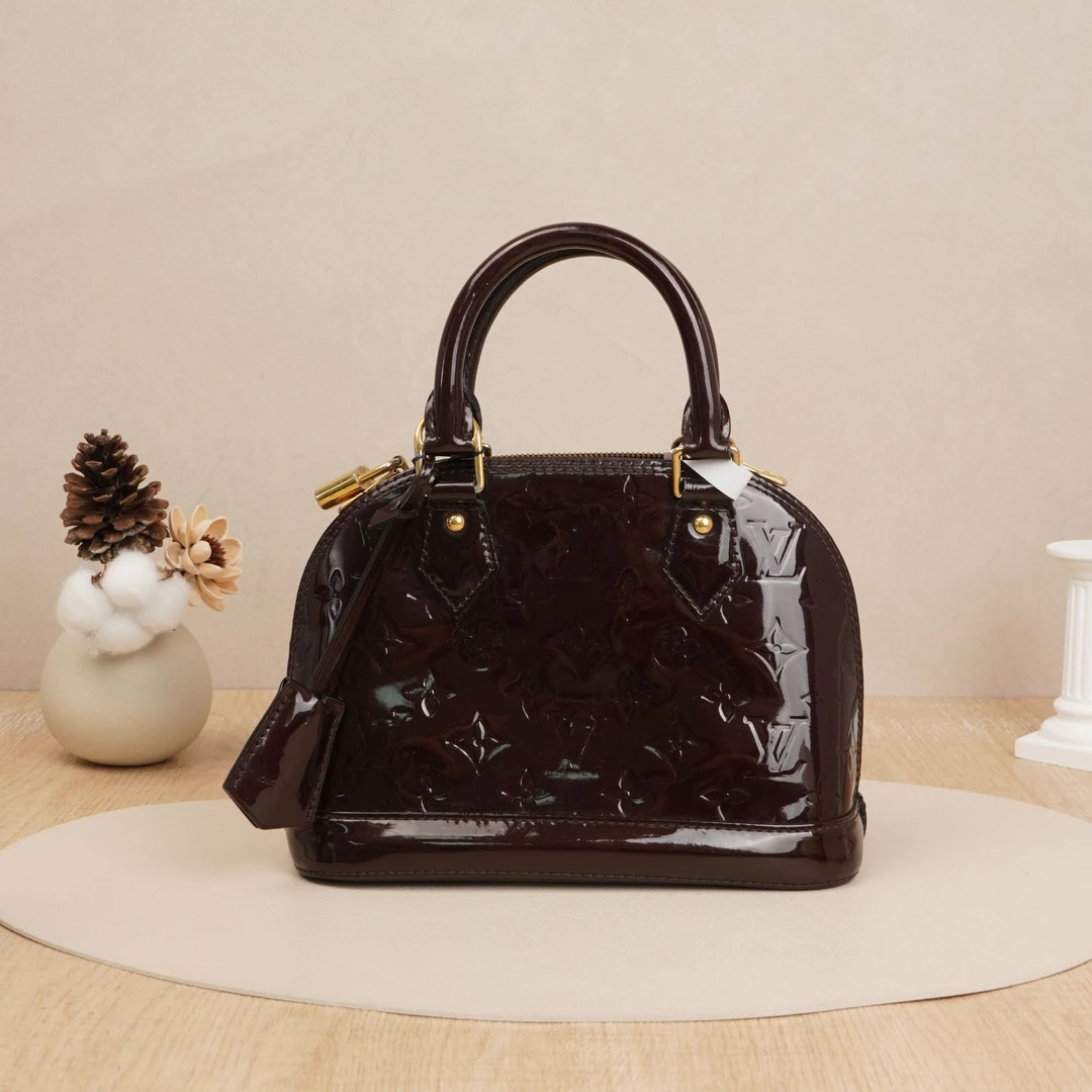 95新 LouisVuitton/路易威登 贝壳BB车厘子红漆皮DS032308