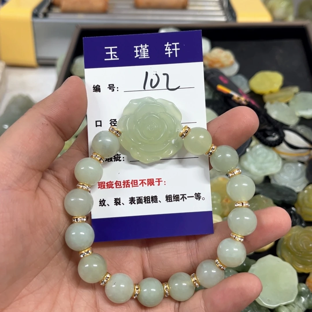 蛇纹石玉手镯未镶嵌爱****?