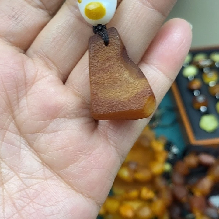 琥珀未镶嵌颈饰钥匙扣
