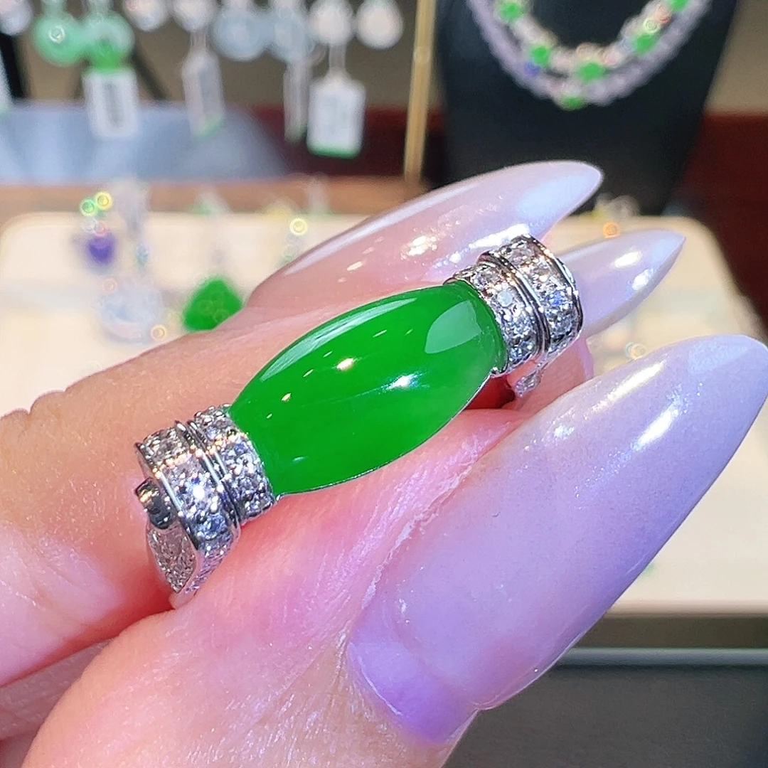 翡翠18K金镶嵌戒指翡翠