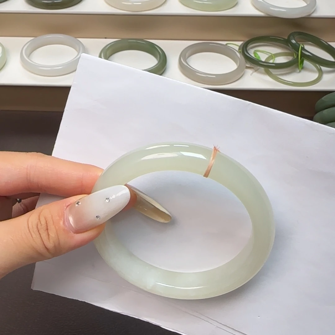 和田玉未镶嵌手镯