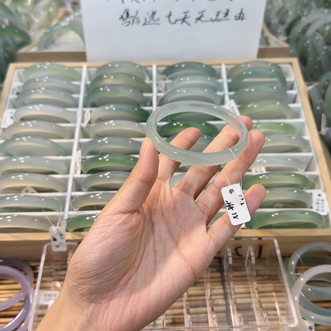 玛瑙/玉髓未镶嵌手镯圈口57.2