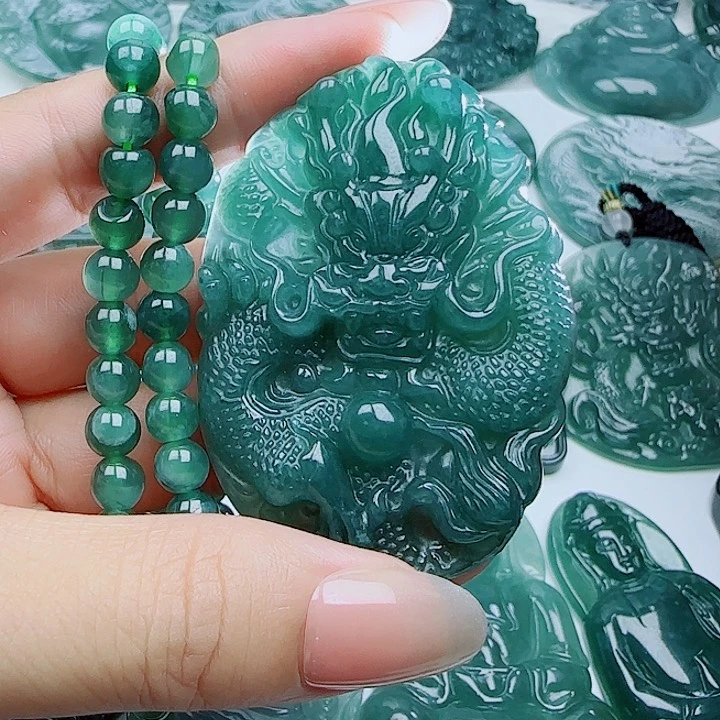 翡翠未镶嵌颈饰多样性发货天然的A货翡翠